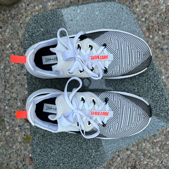 ✨ NIKE FREE TR 8 SNEAKERS ✨ - Picture 4 of 9